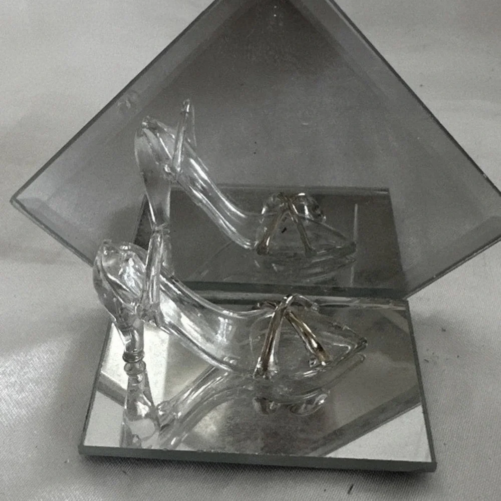 Cornerstone Creations Glass Slipper Figurine Clear Excellent Mirrored Base Vntge